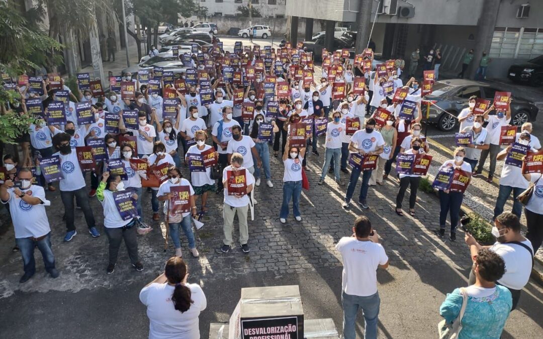 Assembleia Geral e Ato Político do SINDJUD-PE reuniu dezenas de servidores/as do TJPE no Recife