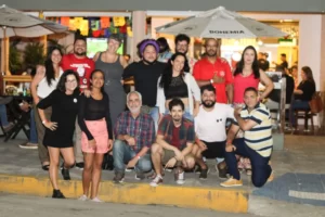 #PraCegoVer Fotografia de servidores e servidoras do TJPE e convidados no I Arraiá do SINDJUD-PE, na cidade de Arcoverde, realizado no dia 6 de agosto de 2022.