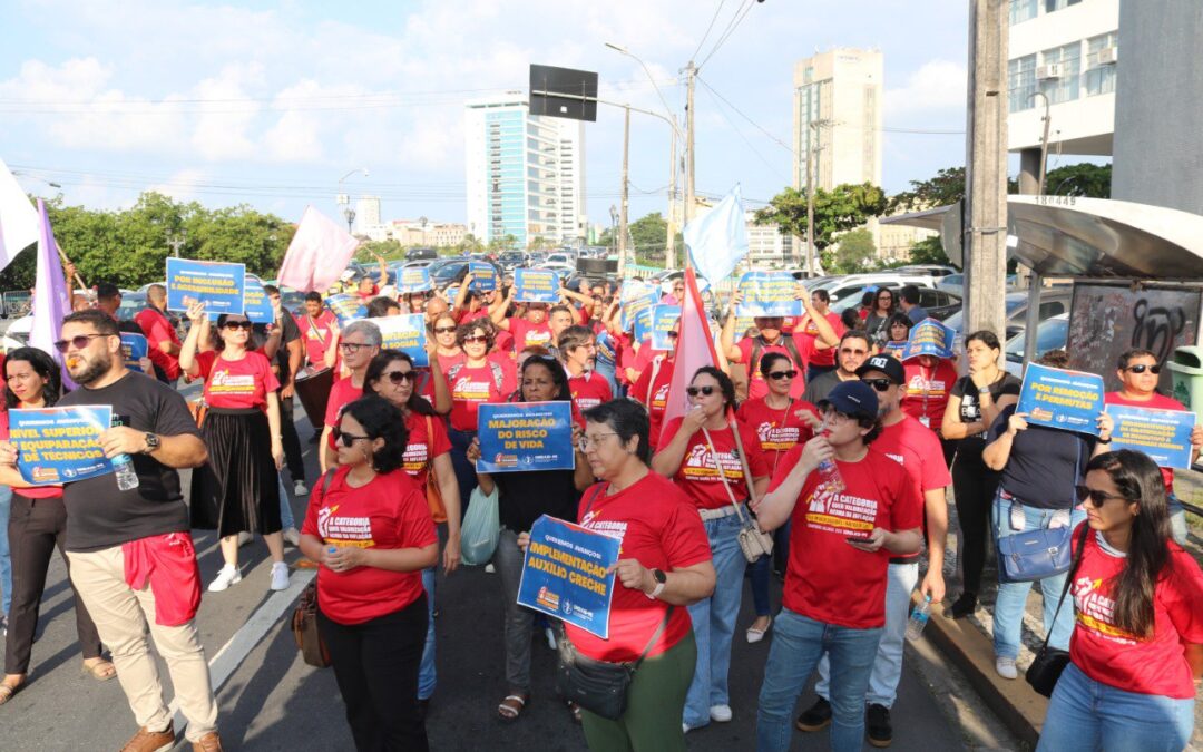 SINDJUD-PE E CATEGORIA REFORÇAM MOBILIZAÇÃO POR VALORIZAÇÃO EM PASSEATA NO RECIFE